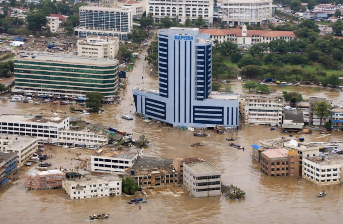 The  floods Situation  is  bad. I think Sakaja should be even arrested and  jailed. CBD  cant flood like this  and we have a governor. Am bitter because  i have swim 🏊‍♀️  today on my way back home
#RUTOMUSTGO
#NairobiFloods 
#sakajamustgo