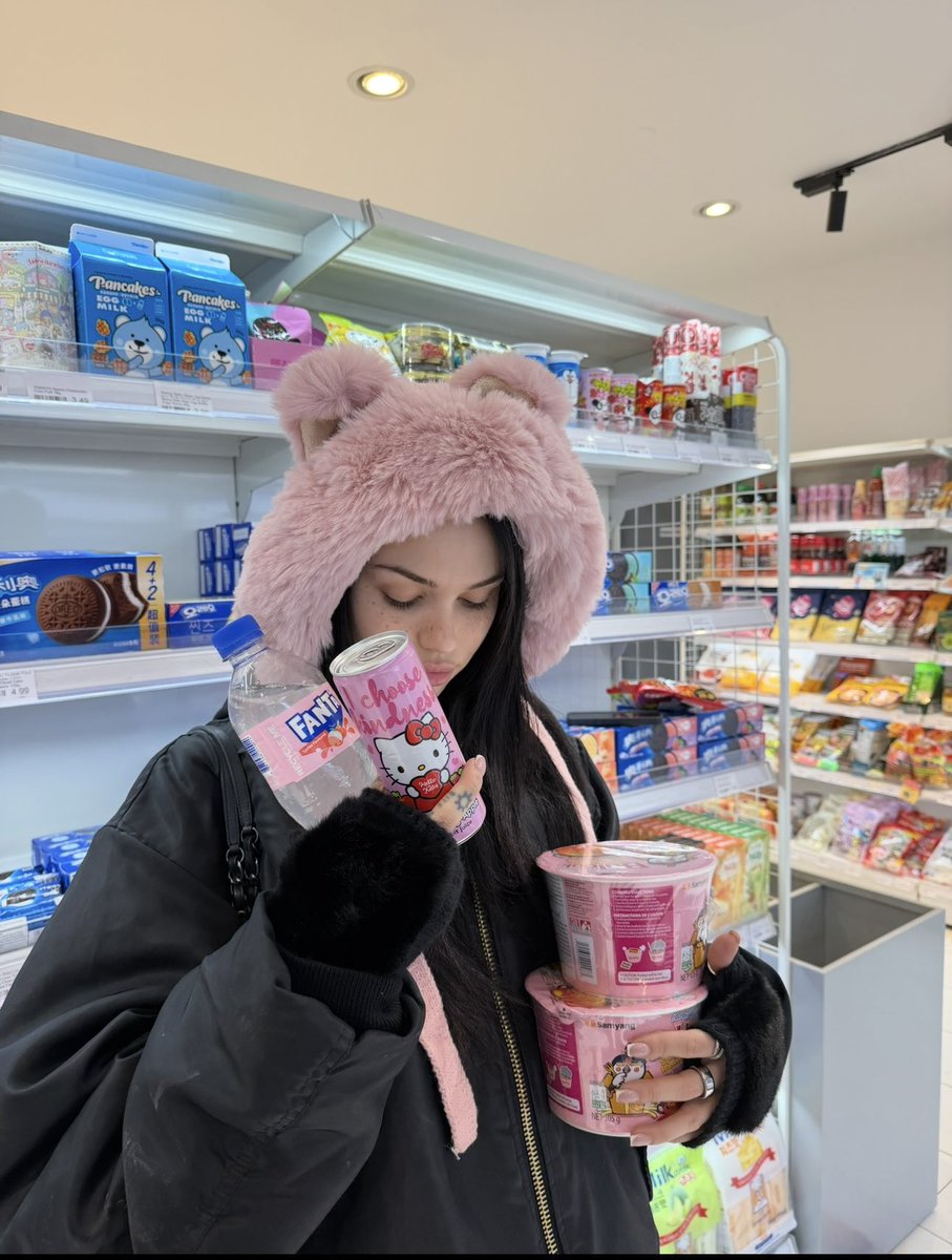 MAGGIE LINDEMANN tweet media