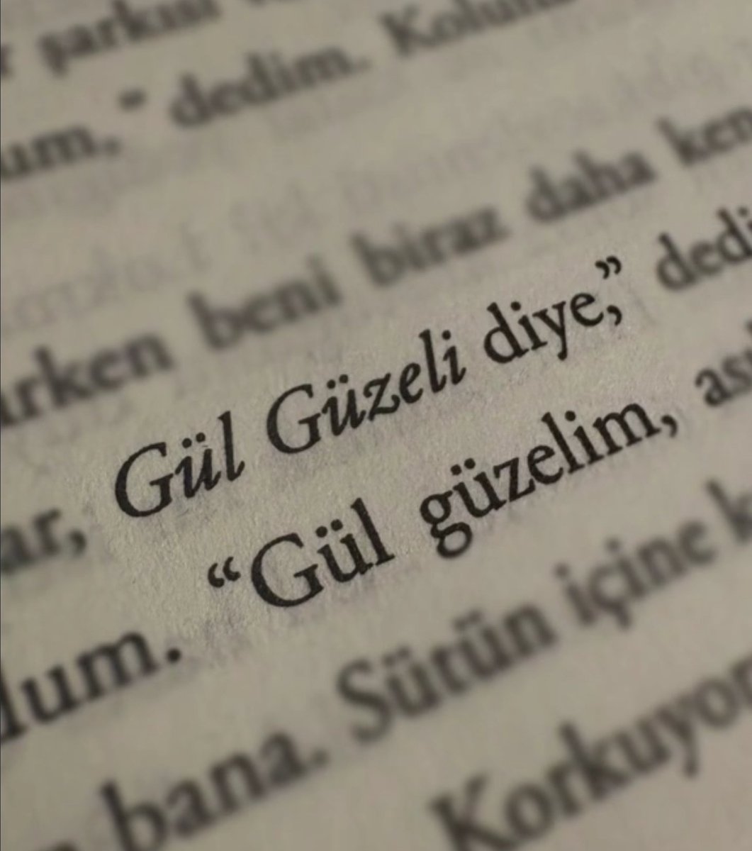 "Gül güzeli diye
Gül güzelim"