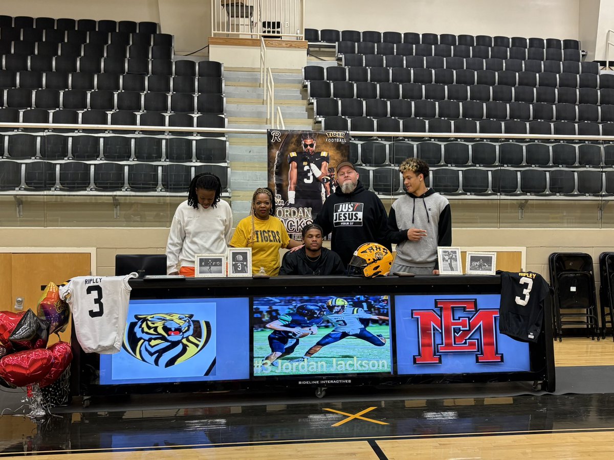 RipleyHS's tweet photo. Senior Jordan Jackson (#3) signed to continue his football career at East Mississippi Community College today in the RHS Event Center!
Family, teammates, coaches, and friends were there to celebrate as Head Coach Rico McDonald shared words of encouragement.
🖤💛🏈🐾 #TigerPride https://t.co/xk6CNr8mex