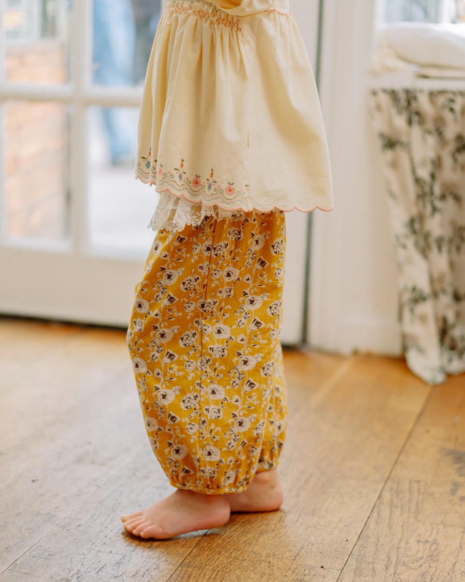 Sunshine in every step ☀️💛 With a relaxed fit and romantic laces, our Valladolid Trousers  pair beautifully with knits or blouses for an easygoing spring look 🌼

#Happyology #HappyologyKids #ValladolidTrousers #HappyPeonyYellow #SpringStyle #EverydayJoy #LittleDetails