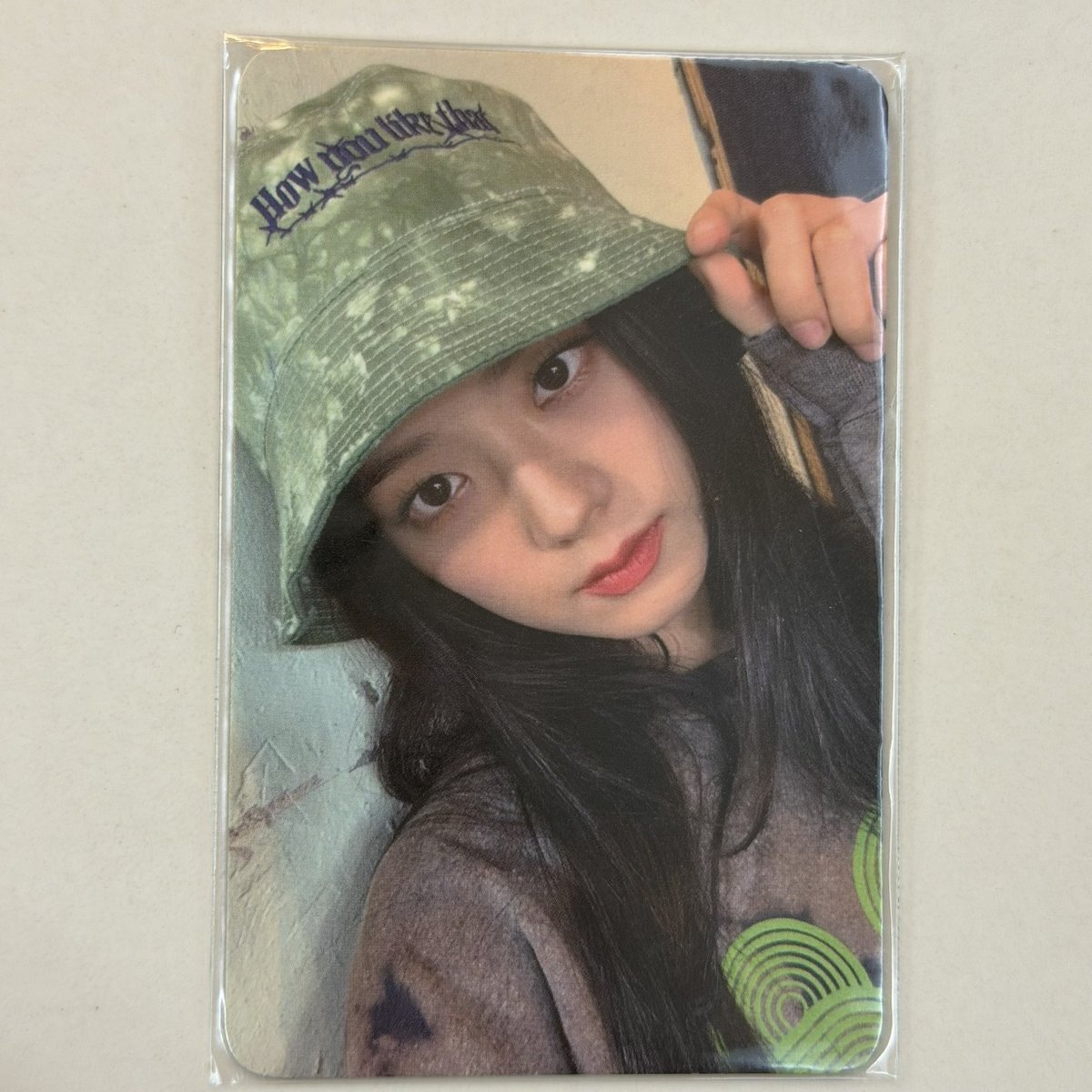 _nlsova__'s tweet photo. 지수 케이타운포유 특전 포카 양도 
WTS jisoo the album how you like that
ktown4u pob benefit 

⭐️ 2.3 ⭐️ 
https://t.co/ijEyQpmLGK or DM

ㅅㅊㅇ 블랙핑크 md 굿즈 교환 케타포 모자 https://t.co/ztmgyWl8h9