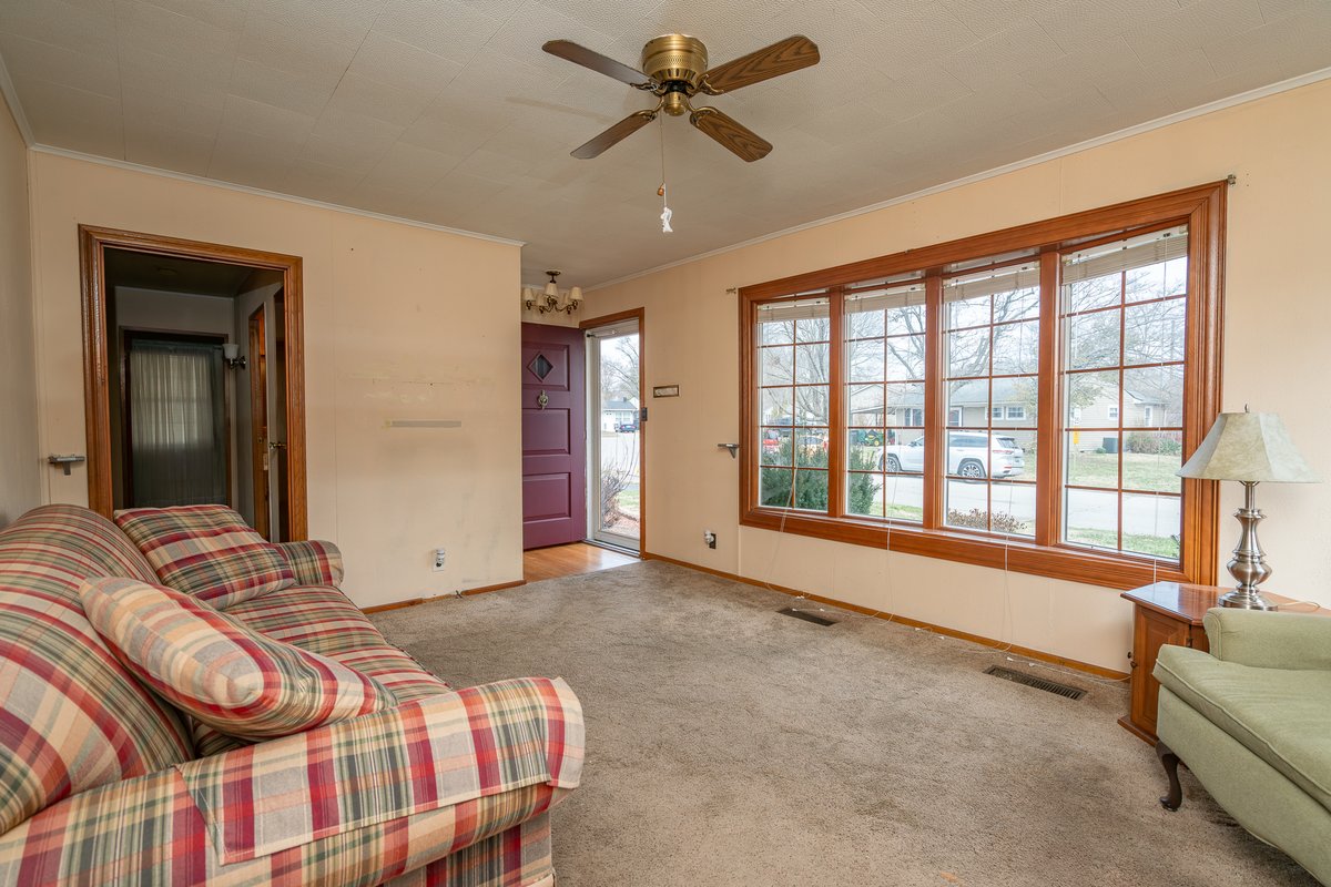 HarrittGroup's tweet photo. Jeffersonville Ranch Home &amp; Detached Garage 
https://t.co/DfcxJVc1mt https://t.co/m44ZKdv2ck