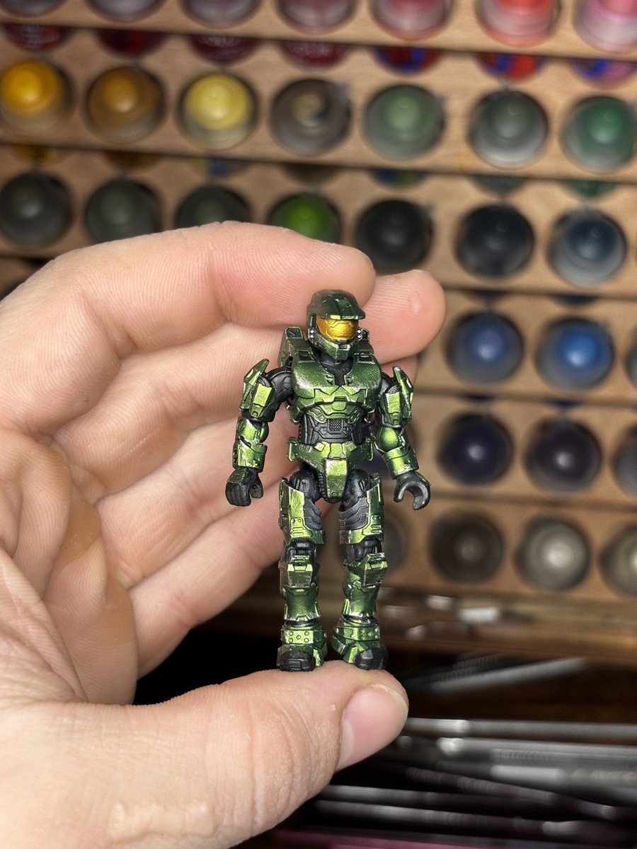 TheGcustoms's tweet image. The Master Chief
.
.
My latest and most love filled mini - Chief! Using a new 3D kit, this figure was meticulously hand painted in his iconic green, black, and gold. RP/shares if you enjoy! #halo #halo2 #haloinfinite #xbox #artist #miniature #halospotlight