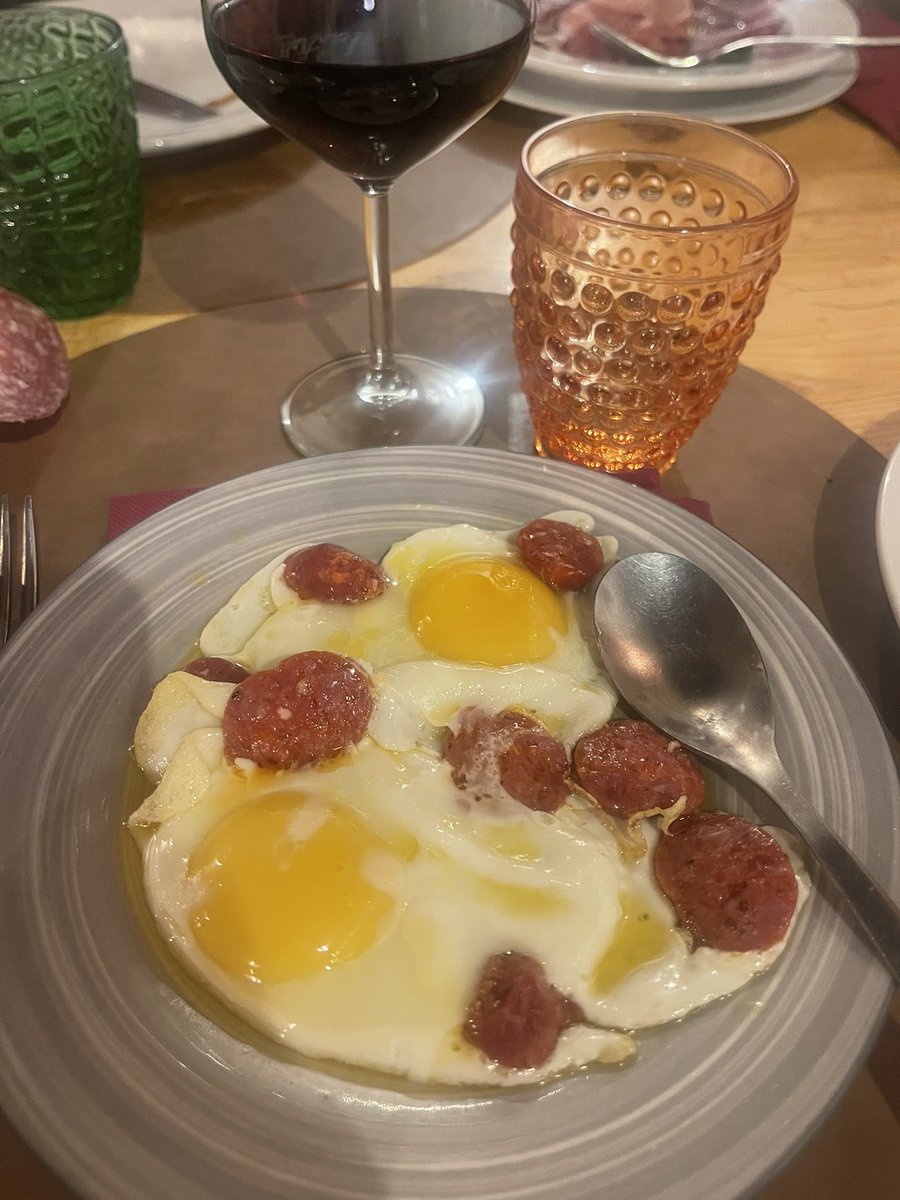 MoManjii's tweet photo. Il Molise?
Non esiste!
Regione invisibile, cucina letale. 
Vieni ha trovarmi, ma solo se hai uno stomaco forte! 😎😇
#moliseghost #molisnt https://t.co/ZSjzlXHfST