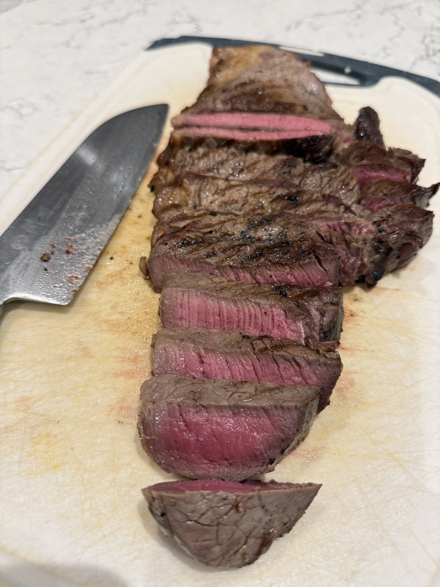 mrwebleyteach's tweet image. Wife out on the town, I put both kids down and then cooked up this whopper!! Stunning rump, £10 from my local butchers this morning. A good £35/40 in a restaurant I reckon! #meat #steak #food