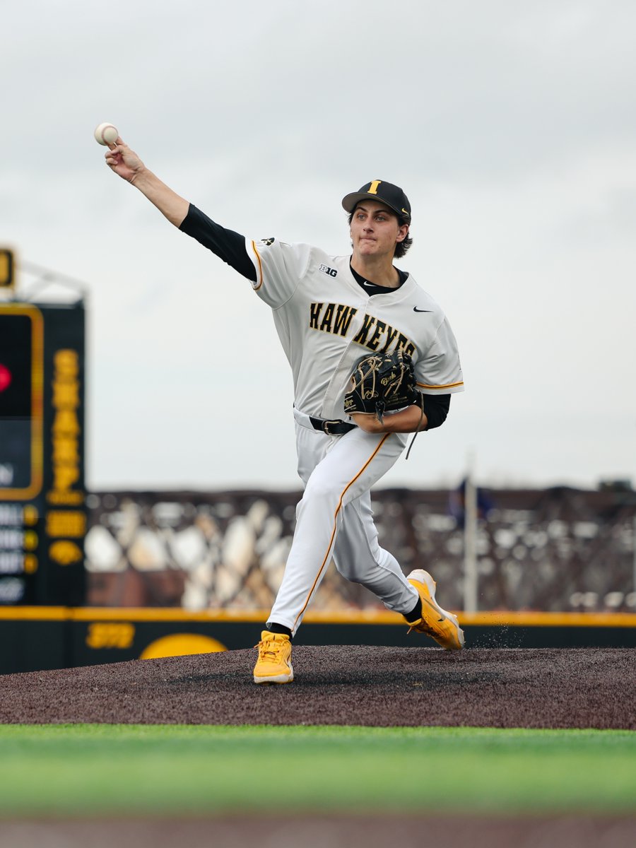UIBaseball's tweet photo. 3 🆙 3 ⬇️ for Bleeker! https://t.co/OZEy8v8goq