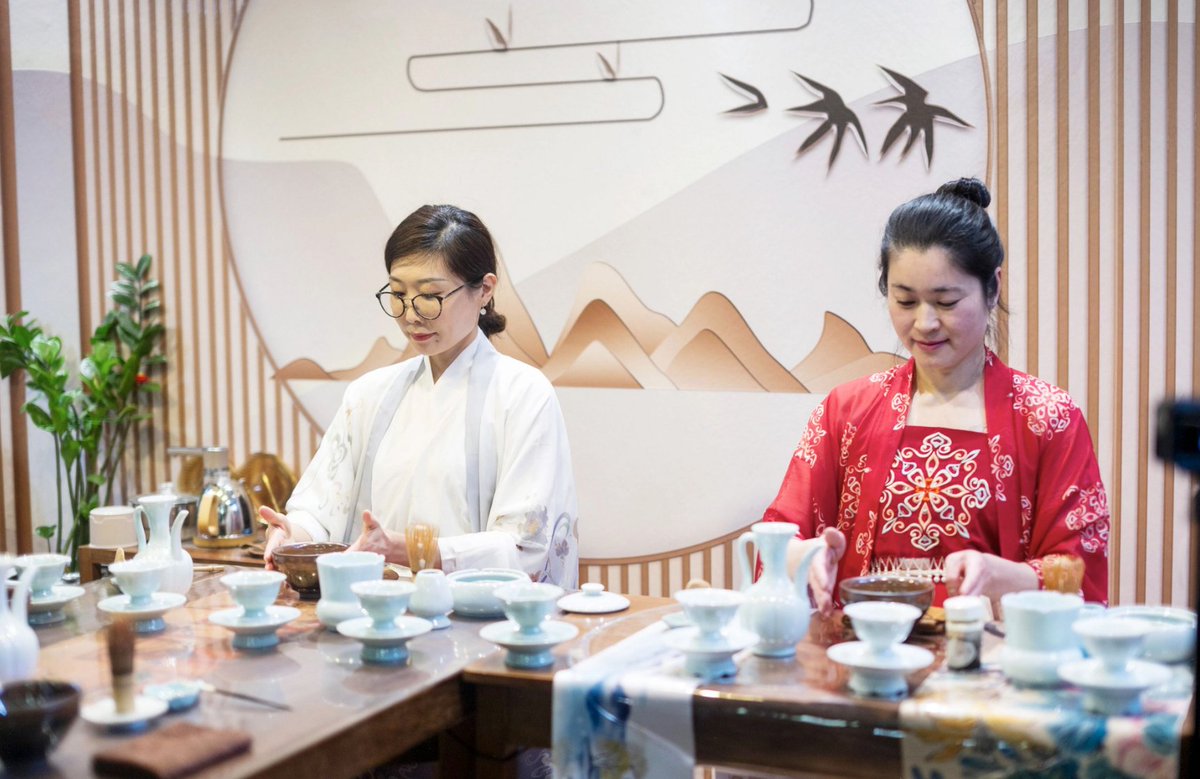 TravelYant95583's tweet image. Spring in Yantai, slow and serene 🍵
At Xiangshui Bay Tea Studio, try Song Dynasty whisked tea.
Grind, pour, whisk.
Watch the foam rise.
One cup, one quiet moment.
#Yantai #TeaCulture #SpringInYantai #VisitYantai