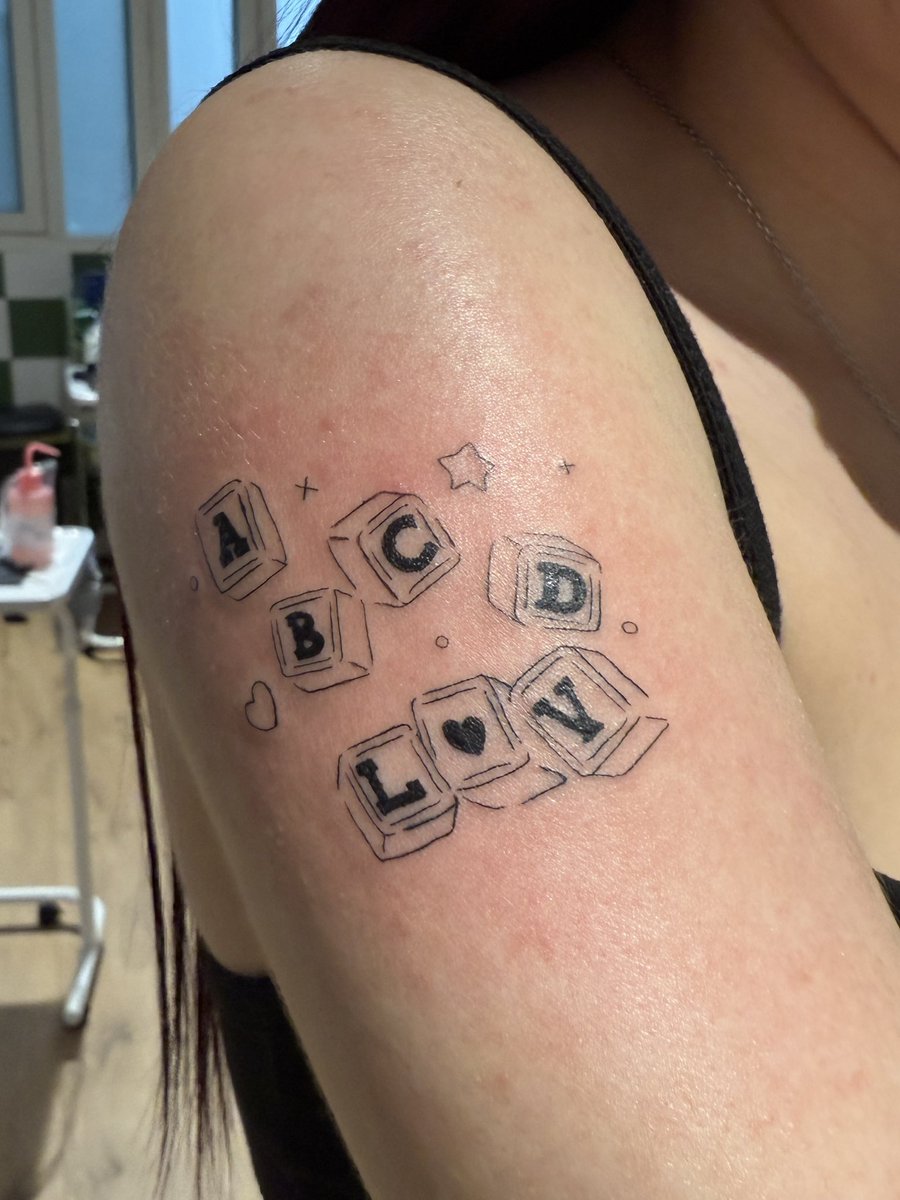 TATTOO REVEAL soulseob chhichi, killin it is kinda hard to see but SEOB HAT &amp; abcdlove is my comfort bnd song ૮ ˶ᵔ ᵕ ᵔ˶ ა