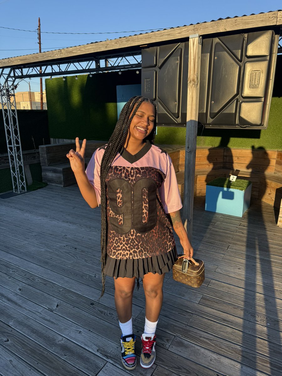 trophyta's tweet photo. One of my favorite pair of shoes 🥰 https://t.co/gQufdftuDj
