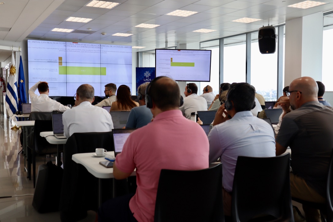 LAC4_EUCN's tweet photo. 🏙️ 🏘️ Concluimos la capacitación de tres días para mejorar y fortalecer la resiliencia cibernética en América Latina 🇦🇷 🇧🇷 🇨🇱 🇺🇾 con un ejercicio práctico que puso en acción la teoría y experiencias de Europa 🇪🇺 🇩🇪 🇵🇹 🇪🇪 https://t.co/30vhWddouH