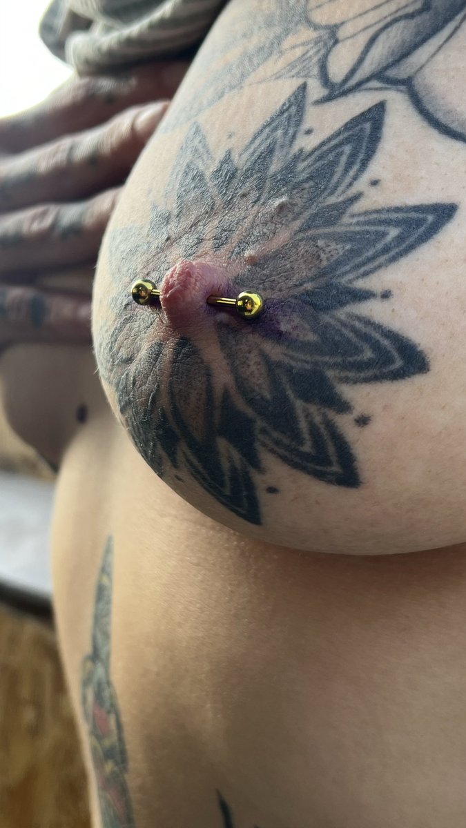 LionBodypiercer's tweet photo. Nipple Piercing #genitalpiercing #nipple #piercing #peru #hoy #sexy #wata #photografy https://t.co/Ai9NjgFPEa