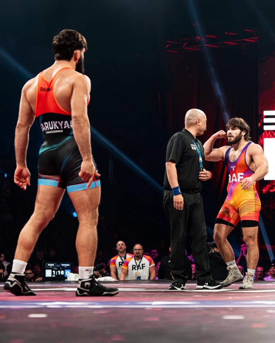 Spinnin Backfist tweet media