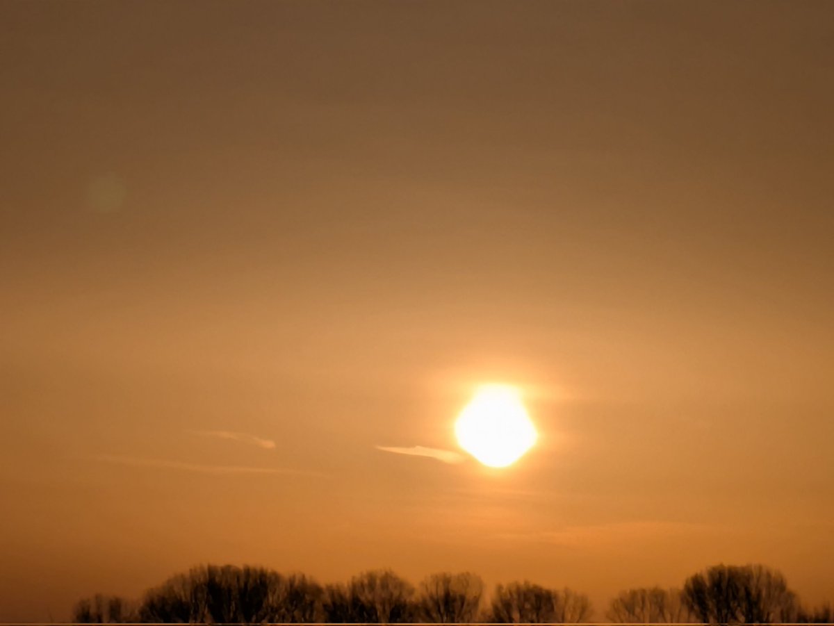 hjwdewit's tweet photo. zonnestralen
door dikke wolken
saharazand

#haiku #wolken #saharazand
#tekening #haikuaday #haiku365 #sahara #zon #zand 

https://t.co/EJTYxfkhaN https://t.co/Zo5gNCZxca