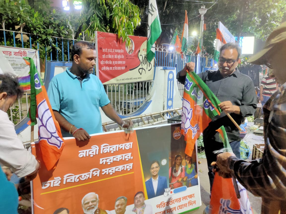 Indra21BJP's tweet photo. আজ ১৯৪,১৯৫,১৯৬ এবং ১৯৭ নম্বর পার্ট এ পরিবর্তন যাত্রার হোডিংও ফ্ল্যাগ লাগানো হলো।
#পাল্টানো_দরকার_চাই_বিজেপি_সরকার 
#বাঁচতেচাইবিজেপিতাই 
#ParivartanYatra 
@narendramodi 
@rss
@subratowb 
@NitinNabin 
@BjpBiplab 
@sunilbansalbjp 
@SamikBJP 
@BJP4Bengal 
@BJP4India 
@BJPMM4Bengal https://t.co/L5cXZwjOP4