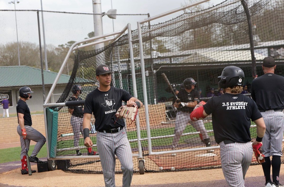 Lamar_Baseball's tweet image. Go time in the Piney Woods.

#MoBetta | #PeckEmCards