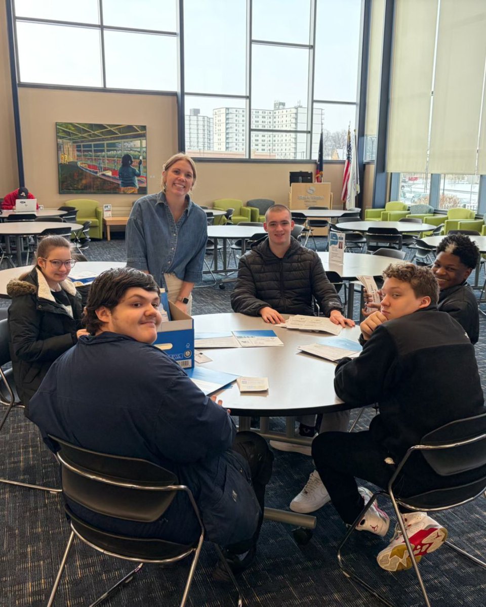 stvmirish's tweet image. #CareerReady, supported by the Charles and Salome #ReymannFoundation, Winnie Sovacool VM12 is leading students at Stark State College as they gain real-world experience preparing information folders for incoming students. ✨
#STVM #STVMFamily #IrishPride #FaithExcellenceTradition