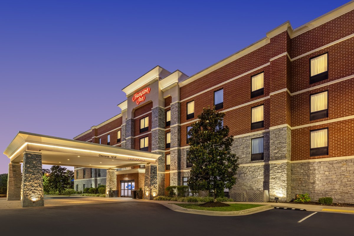 KHSAA's tweet image. Score a winning stay for the tournaments! 🏆 Book your room now at Hampton Inn Lexington Medical Center/UK for comfort and convenience—don’t miss out! 

Book Now at bit.ly/45NUhnA #StayHampton #GameTime #KHSAAProudPartner