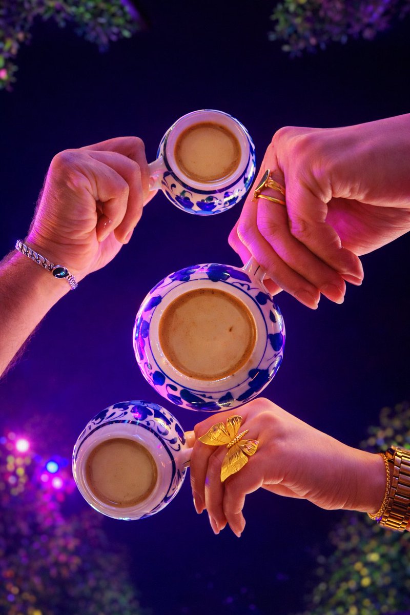 farishtyy's tweet photo. یاروں کی محفل۔۔❤️👇

#Twittermeetup 

@mariyum___ 
@baselee https://t.co/hUqoUZEy5m
