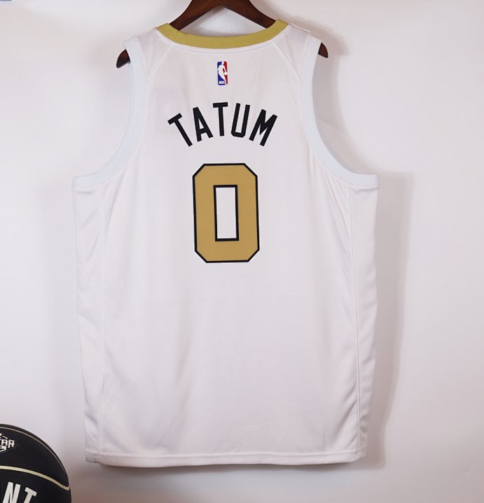 Si Jayson Tatum anota +15 PUNTOS en su debut esta noche, vamos a sortear su camiseta entre todos los que deis RT y nos sigáis a mí y a <a href="/NBAFutQuality/">Camisetas NBA/Fútbol</a> 

Para participar, menciona también a un amigo en los comentarios 

🍀 MUCHA SUERTE A TODOS 🍀