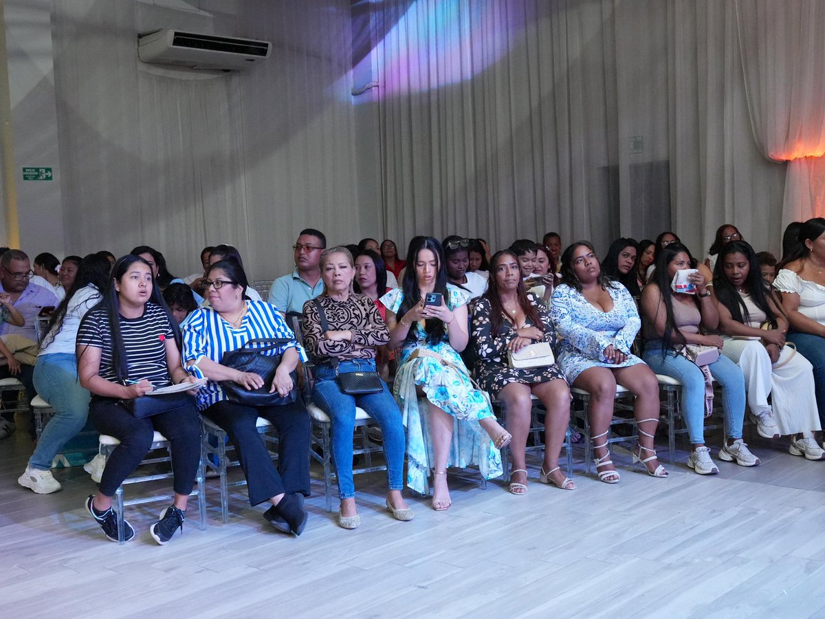 2️⃣ Esto es economía inclusiva que nace en los barrios y que ya está transformando vidas. 🫱🏻‍🫲🏼

En Barranquilla hemos identificado más de 22 mil cuidadoras, en su mayoría mujeres mayores de 45 años que han asumido el cuidado como una labor no remunerada. Con #InclúyeteMás de