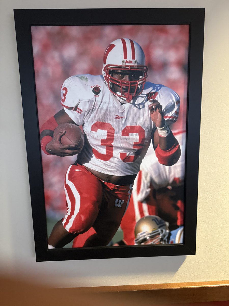 CoachJ_Everett's tweet photo. 🐐#33 #OnWisconsin https://t.co/ZEGHUm21H6