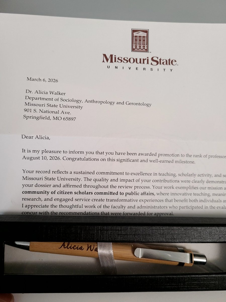 Alicia M. Walker, Ph.D 🌊🩷💜💙🏳️🌈 tweet media
