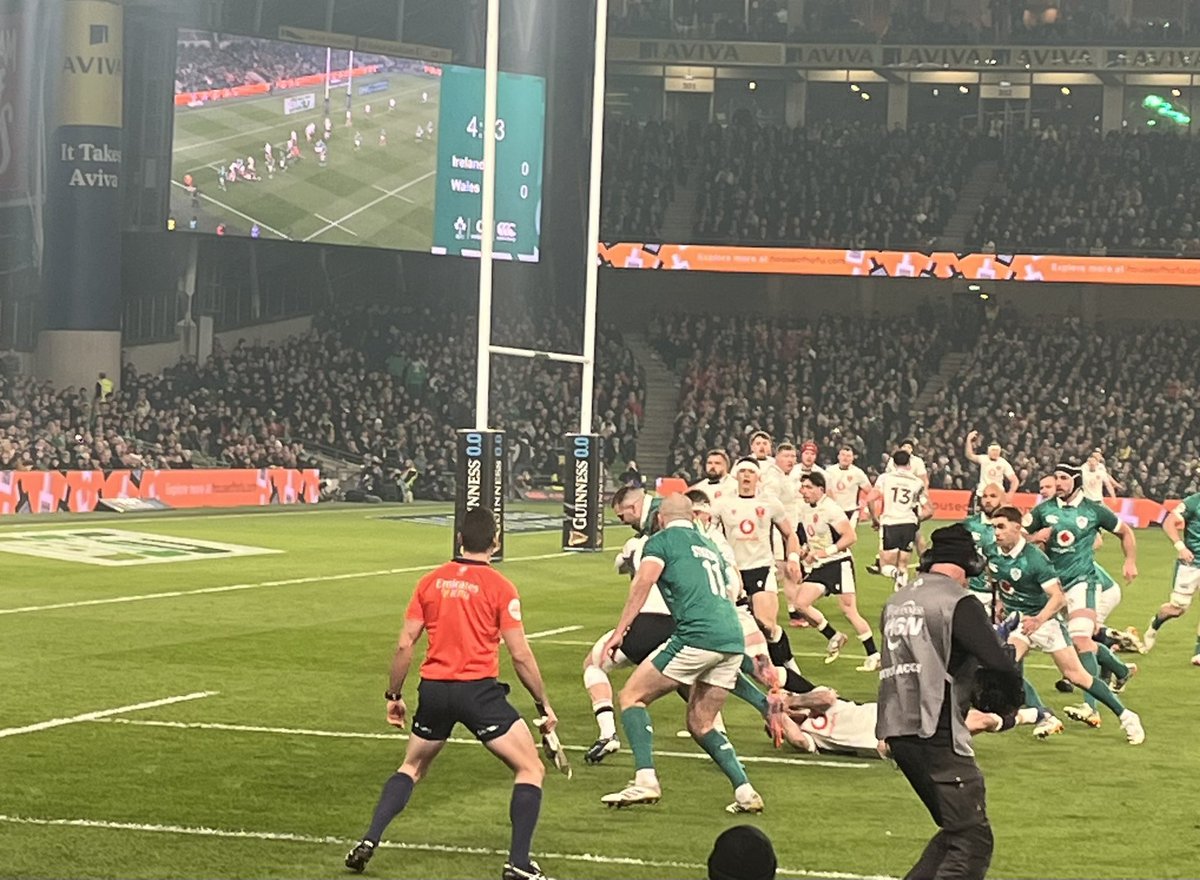 ɹǝƃuᴉɹdS ☘️ tweet media