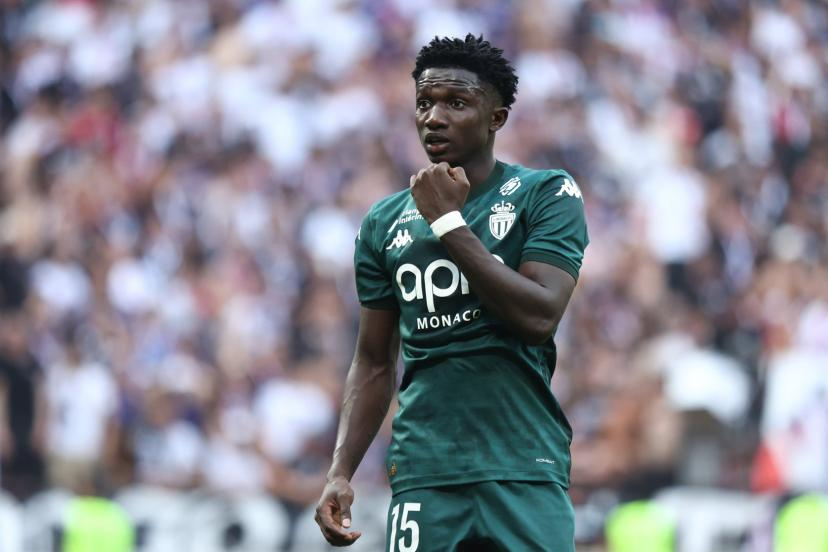 AndiOnrubia's tweet photo. Otro primer tiempo excelso de Lamine Camará contra el PSG. Está en todos los lados el mediocentro. Es una bestia sin balón y lo rápido que se mueve con él genera ventajas constantes para el Monaco. Es tremendo todo lo que abarca. Va a salir por un dineral en verano. https://t.co/TLNPMjkm08