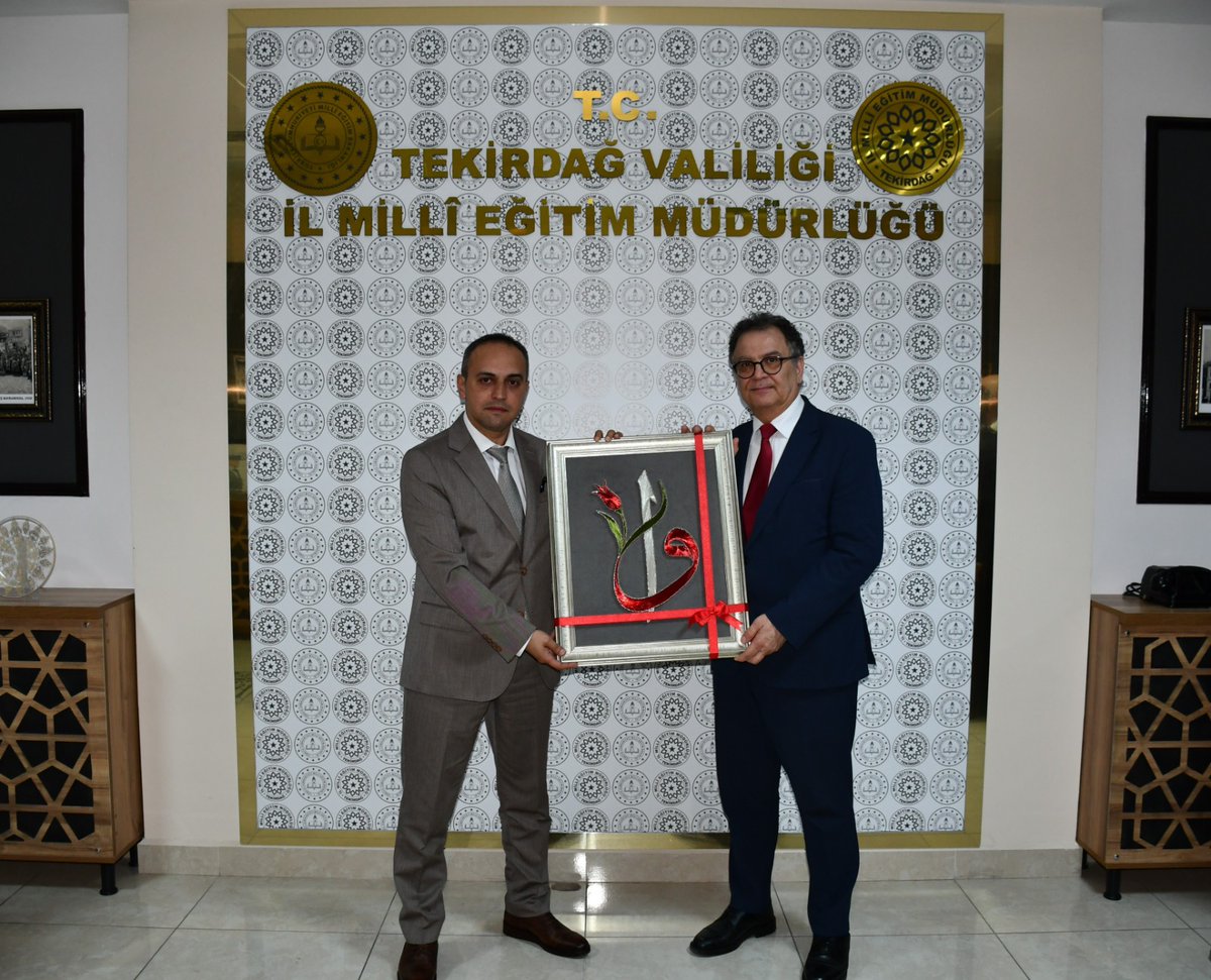 Millî Eğitim Bakanlığı Özel Eğitim ve Rehberlik Hizmetleri Genel Müdürü Doç. Dr. Mustafa Otrar, İl Millî Eğitim Müdürlüğünü ziyaret ederek yöneticilerle bir araya geldi.
Gerçekleştirilen toplantıda, özel eğitim ve rehberlik hizmetleri başta olmak üzere il genelinde yürütülen