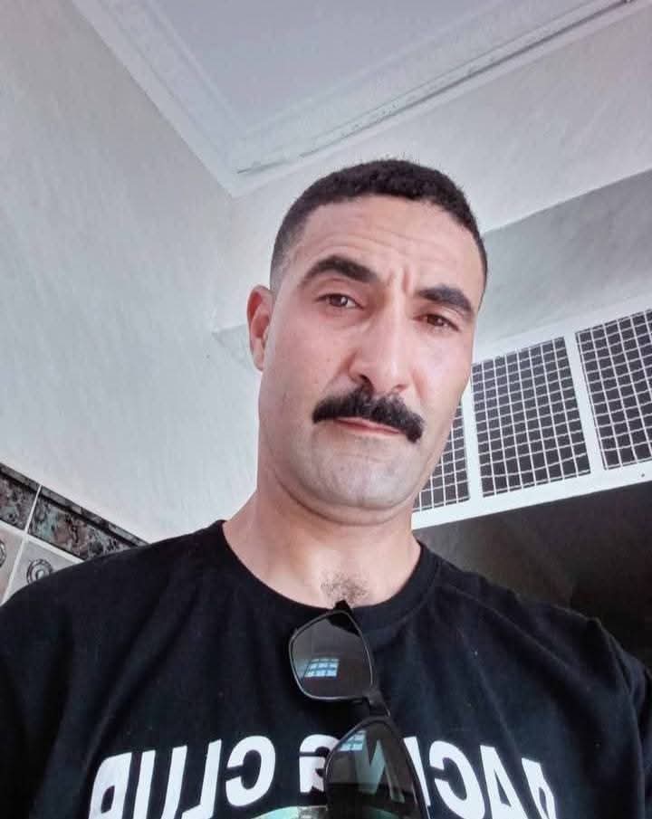 BOTOLADZ's tweet photo. 🛑 وفاة الشهيد الثالث المُساعد بن ذيب سلطان سلاح القوات الجوية إثر حادث سقوط الطائرة العسكرية في بوفاريك .
انا لله وانا اليه راجعون. 

#الجزائر #المطار_العسكري_بوفاريك https://t.co/T6ugQFR8xs