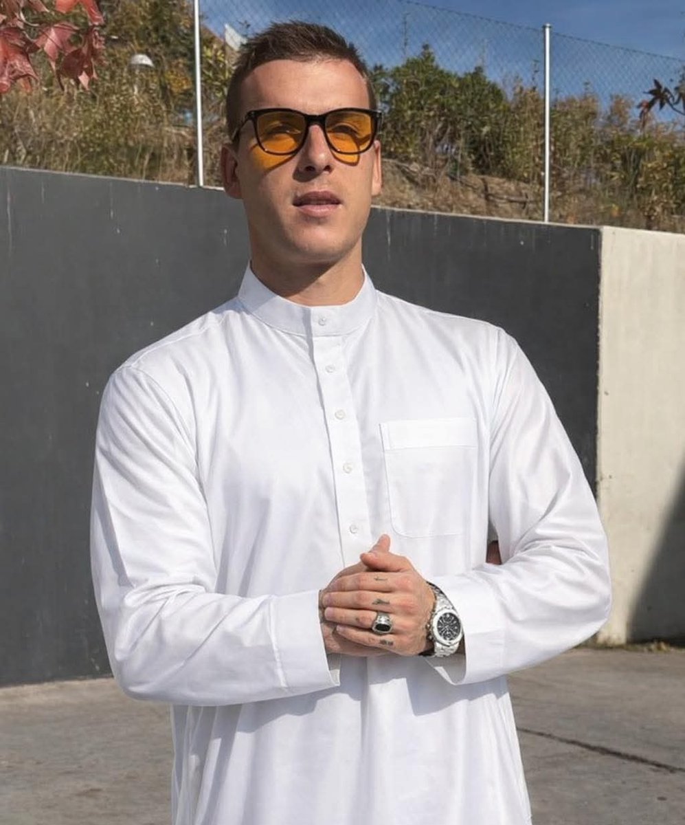 JMNewsNetwork_'s tweet image. Real Madrid player Andriy Lunin on Facebook:

“Blessed Friday🤍☝️”