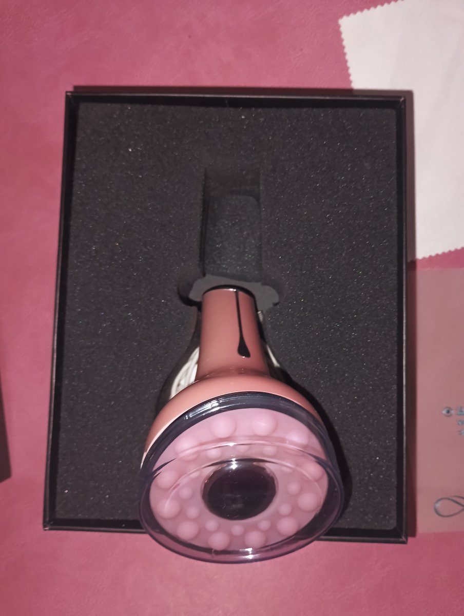 💋This is a portable breast LED Light and vibe massager from MsW I bought several years ago and still works great. You just rub its front surface on your boobs with a specific way for 15 to 20min as frequently as you want. #MsW #breastmassager #ledmassager #girls #women #ladies