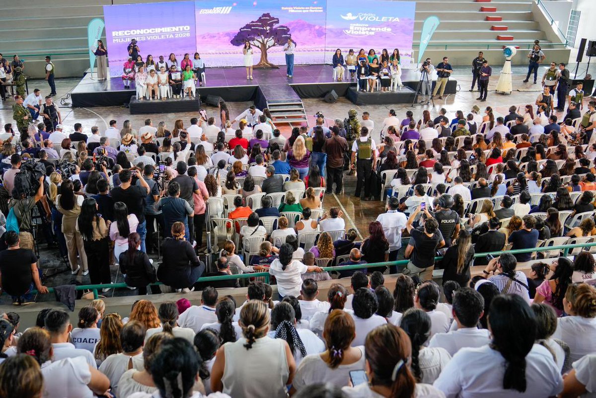 Hoy nos convoca un propósito claro: honrar la valentía, la capacidad y la fortaleza de las mujeres ecuatorianas.♀️🇪🇨
Desde el <a href="/MinGobiernoEc/">Ministerio de Gobierno Ecuador</a> reconocemos a lideresas de todo el país que, con su trabajo diario, impulsan el desarrollo del Ecuador.
#8M