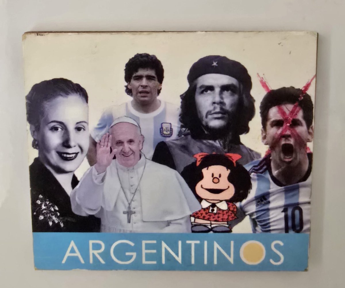 fckarakizil's tweet photo. Ne Ronaldo’dan ne de Messi’den, ne kadar uğraşılsa da bir Maradona çıkmayacak bu bir gerçek.
Birkaç gündür ise ülkemizdeki sağcı taraftar grupları nereden estiyse Antiemperyalist oldular. İspanya’ya destek açıklaması falan yapıyorlar. Antifa olmak size sıkıntı yaratabilir, bir sonraki gündemde ne yapacağınızı bilemezsiniz. Bizden söylemesi…