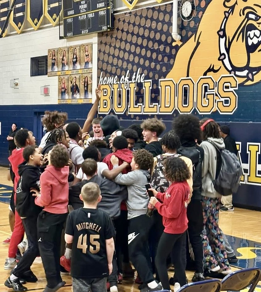 ElyriaSchools's tweet photo. The Undefeated Elyria 8th Grade Boys Basketball Team clinched the SWC Conference Championship for the second straight year. This team is incredible — They had lots of crowd support, and even the @ElyriaAthletics @ElyriaHigh Boys Basketball Team was there to cheer them on! https://t.co/mwLqtfU9jI