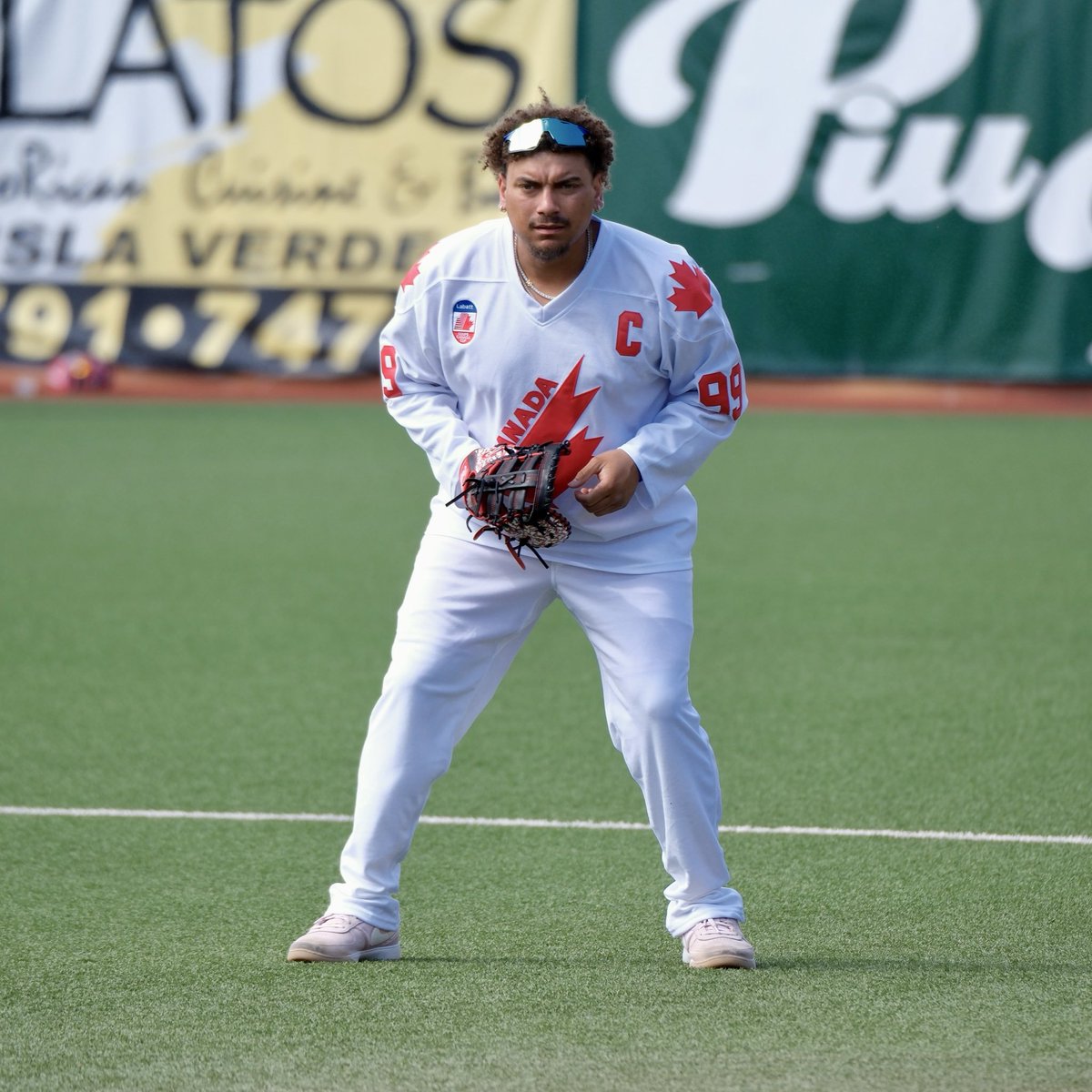 theScore's tweet photo. Canada's WBC captain, Josh Naylor, rocks the iconic Gretzky jersey at practice. 🇨🇦🔥

(📷: @baseballcanada) https://t.co/4wm5OVFhxy