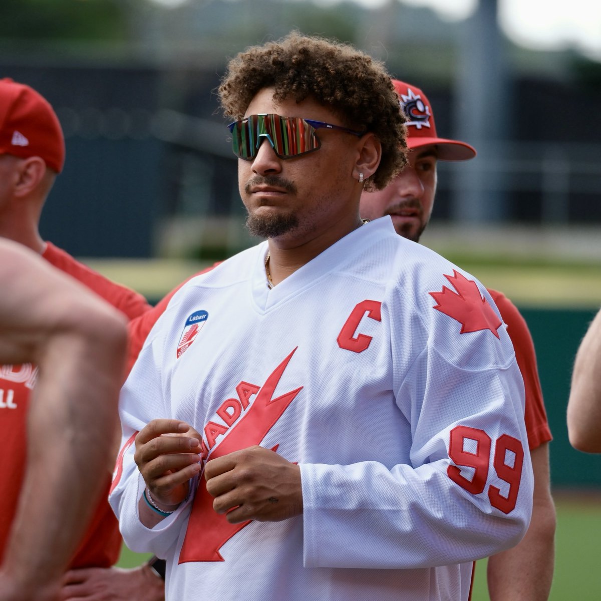 theScore's tweet photo. Canada's WBC captain, Josh Naylor, rocks the iconic Gretzky jersey at practice. 🇨🇦🔥

(📷: @baseballcanada) https://t.co/4wm5OVFhxy