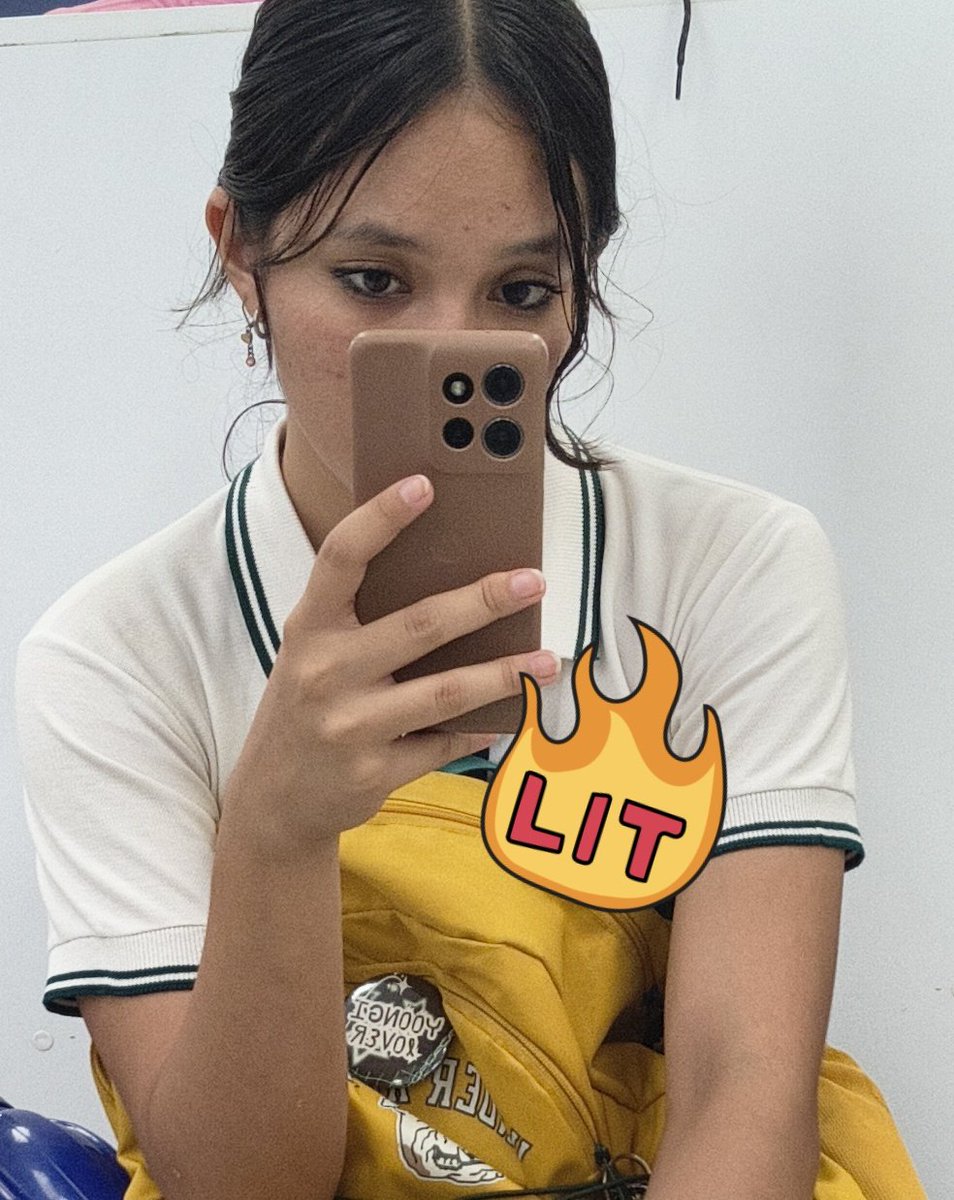 Él único puto día que algo temprano y aún no he llegado a mi casa 😡 
En fin... Hola bebas, cómo andan? Qué les parece mi pin de yoongi lover?