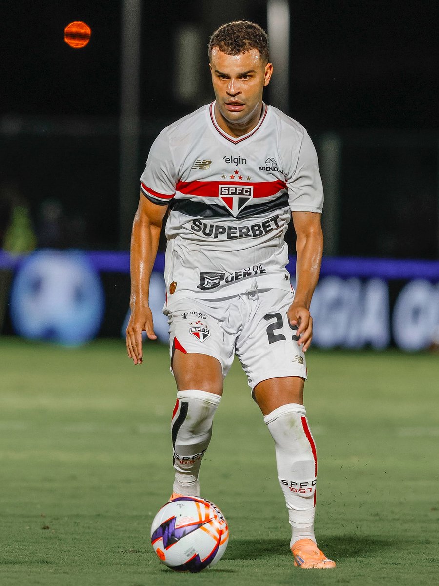 O São Paulo acertou o empréstimo do meio-campista Alisson para o Fluminense até 31 de dezembro de 2026, com valor fixado para compra ao término do vínculo.

No acordo entre os clubes, está prevista uma multa a ser paga pelo Fluminense caso o atleta seja utilizado em partidas