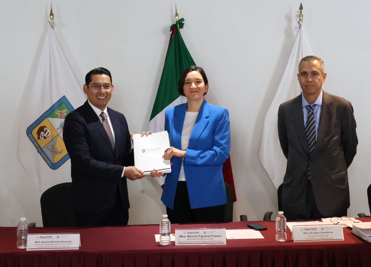 SonoraSeguridad's tweet photo. Como parte del proceso de concertación de fondos federales 2026 y en representación del Gobernador @AlfonsoDurazo, la #SSPCSonora recibió de manos de la titular del #SESNSP @Maffiguer los convenios correspondientes al #FASP y #FOFISP. 1/2 https://t.co/VkhJF3OIen