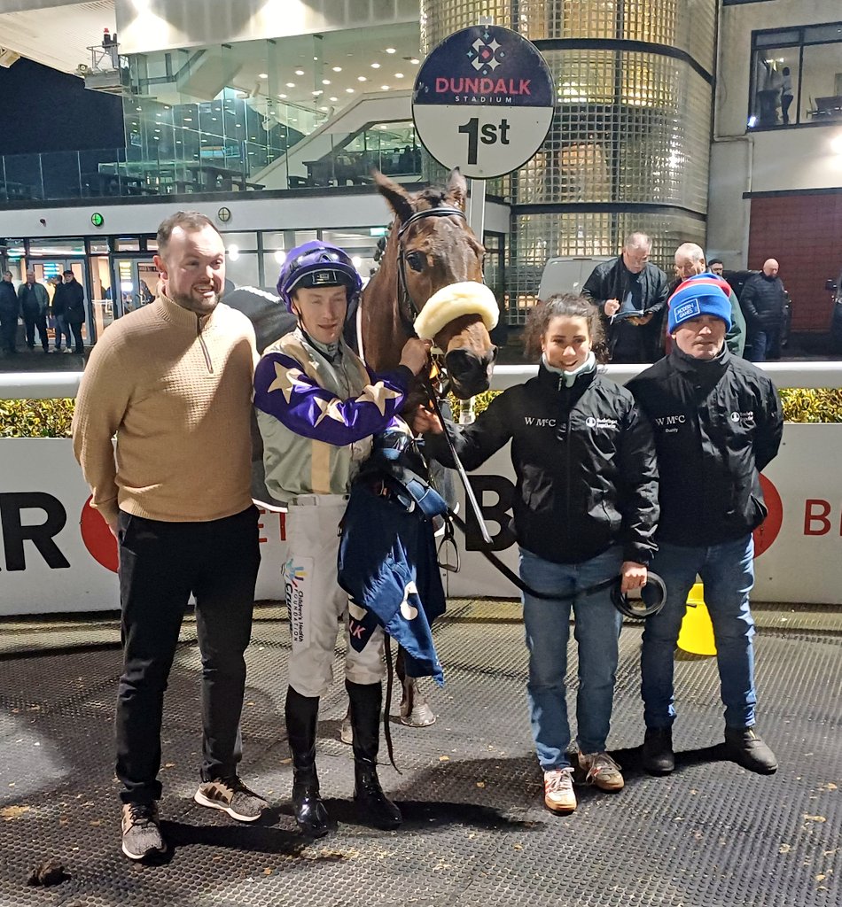 IrishRacing365's tweet photo. Bella Colombia with Billy Lee and connections @DundalkStadium https://t.co/SIP9wZD1Pz
