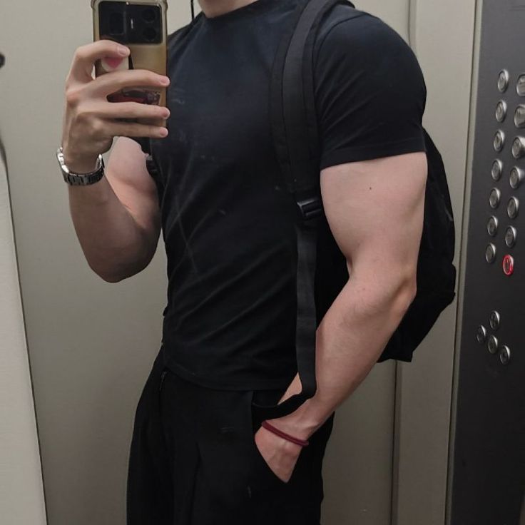 𝐈𝐑𝐑𝐄𝐒𝐏𝐎𝐍𝐒𝐈𝐁𝐋𝐄 𝐀𝐃𝐔𝐋𝐓 tweet media