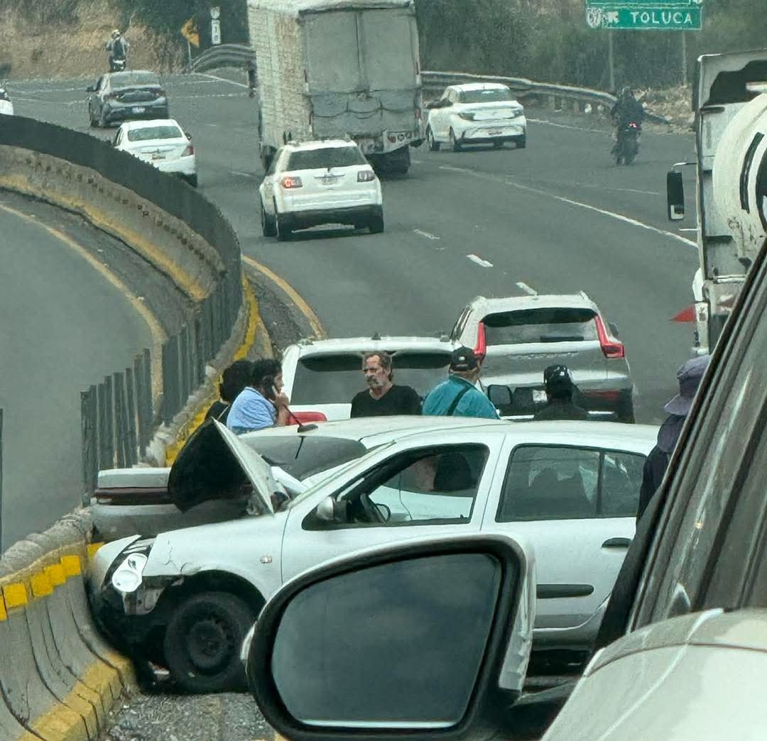 EdoMexInf's tweet image. Mzo 06, 2026 | 2:15 pm | Autopista Chamapa - Lechería | Se registra un accidente a la altura de la caseta de Atizapán, dirección sur. Laboran servicios de emergencia. Hay afectación vial en la zona 
#Accidente #Choque #EdoMex