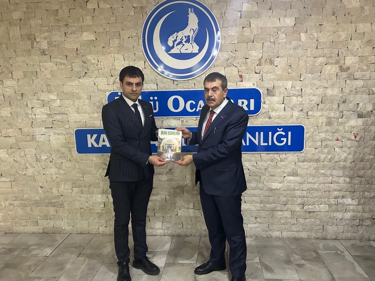 Katledilen öğretmenin cenazesine bile katılmaya tenezzül etmeyen Yusuf Tekin Ülkü Ocakları’nı ziyaret etti.