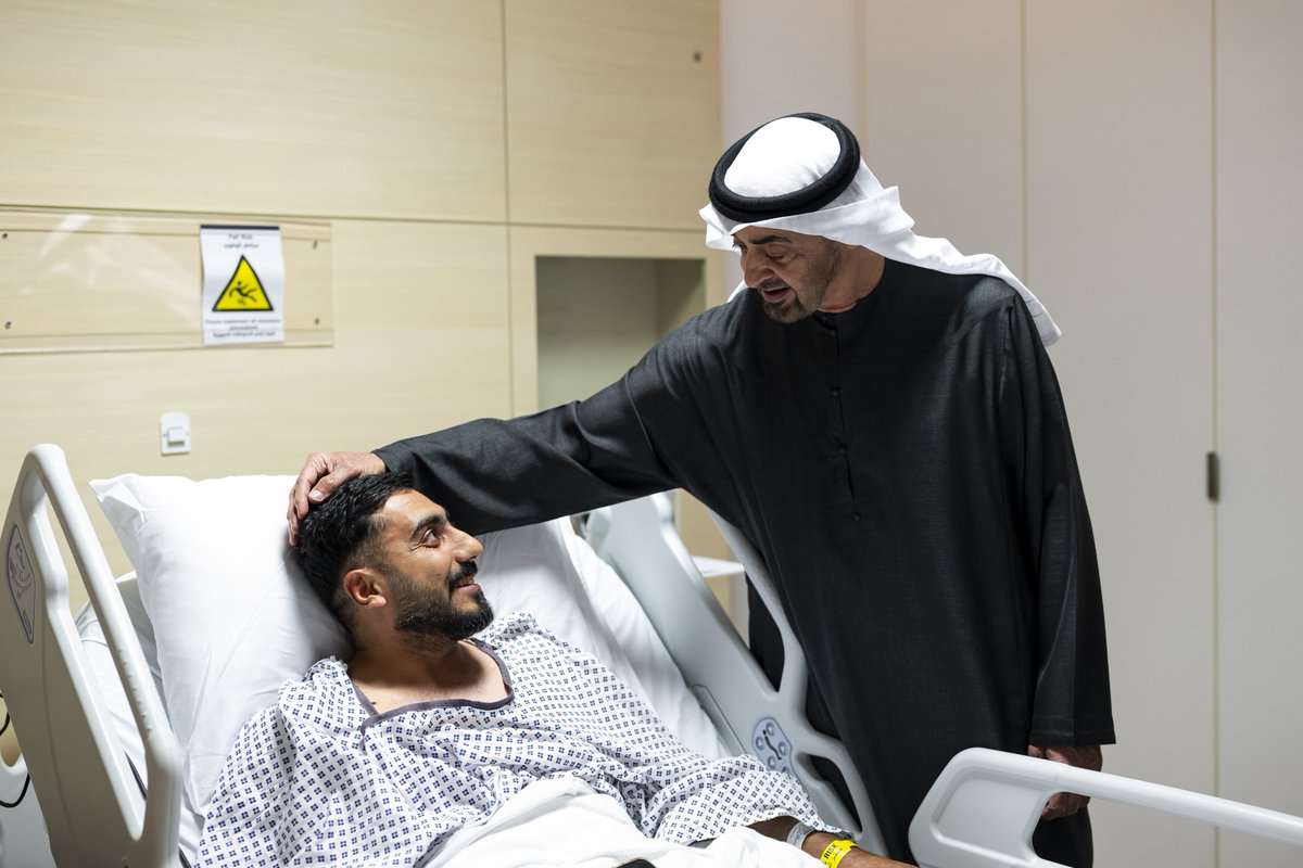 Mohammad_ae's tweet photo. رئيس الدولة يزور عدداً من المصابين الذين يتلقون العلاج في المستشفى https://t.co/x9Dnmahn4g