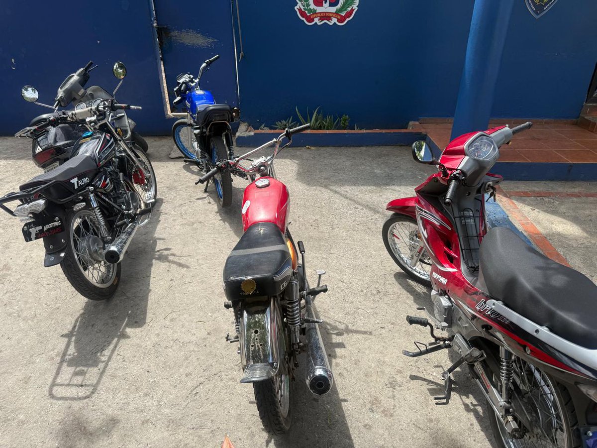 #LaRomana | Nuestros agentes operativos se mantienen desplegados en las calles, reforzando la prevención del delito y velando día y noche por la tranquilidad y el bienestar de la comunidad. <a href="/PoliciaRD/">Policía Nacional República Dominicana</a> <a href="/pesqueiradiego/">Diego Pesqueira</a> <a href="/raisatv/">Raisa Nuñez</a>