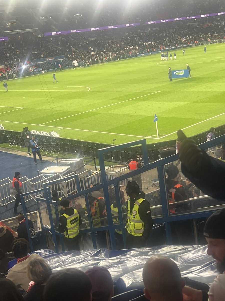 En place .
Daghe Munegu 🇲🇨#PSGASM