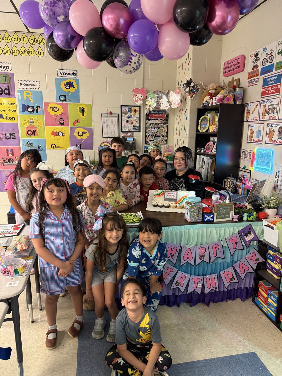 gonzalez_1st's tweet photo. Birthdays in first grade means cupcakes, lots of “Happy Birthday, teacher!” all day long, and a little post-cupcake wiggle energy 😂🧁 So thankful I got to celebrate with my amazing firsties today. Teaching them really is the best gift! 💕📚 #FirstGradeFun #LYEproud https://t.co/steFLtJIJT
