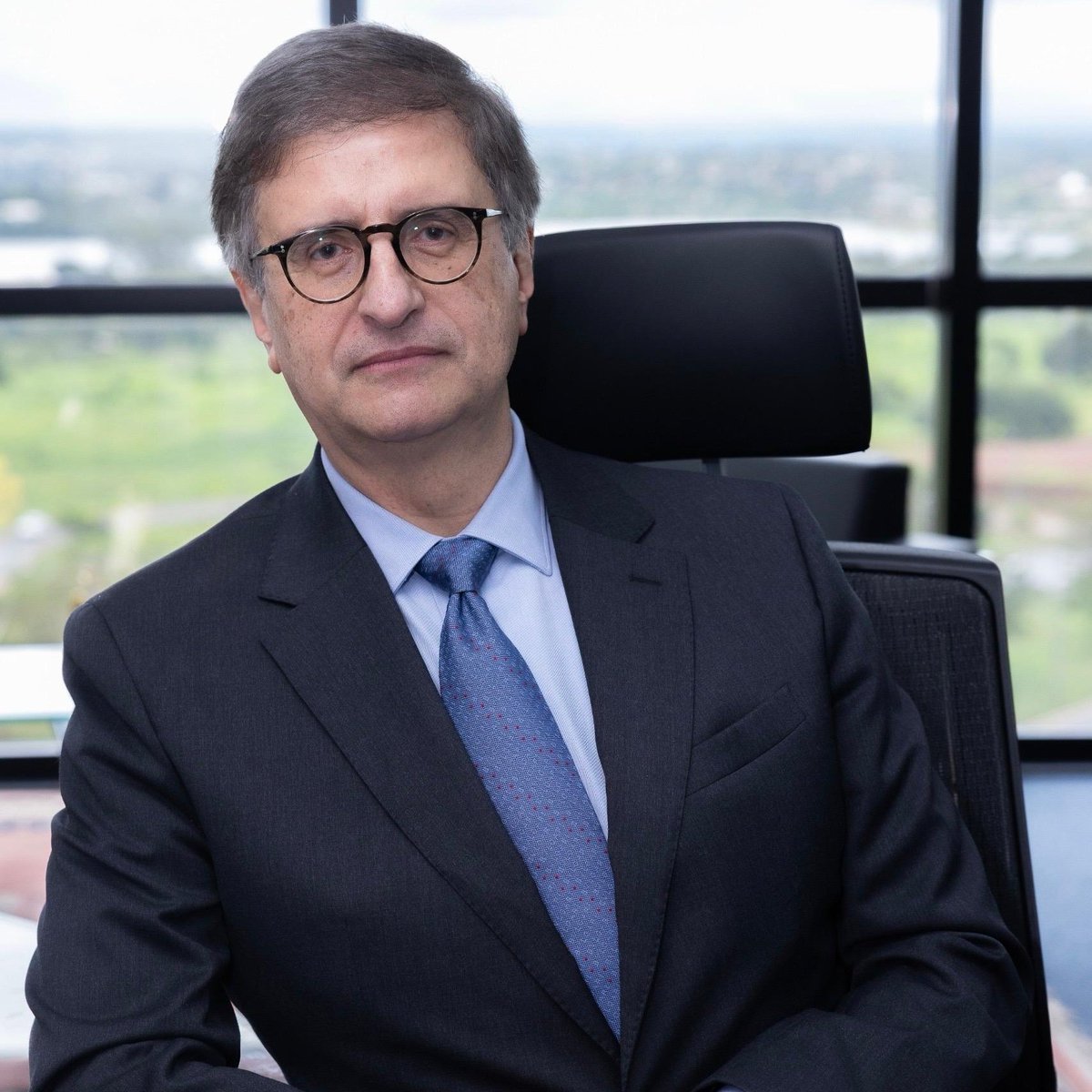 Conheçam o Dr. Paulo.

O Dr. Paulo é advogado do ministro Alexandre de Moraes.

O Dr. Paulo protege o ministro Alexandre de Moraes de todas as investigações que o Dr. Paulo poderia iniciar.

Parabéns pelo trabalho na defesa do seu cliente, Dr. Paulo!